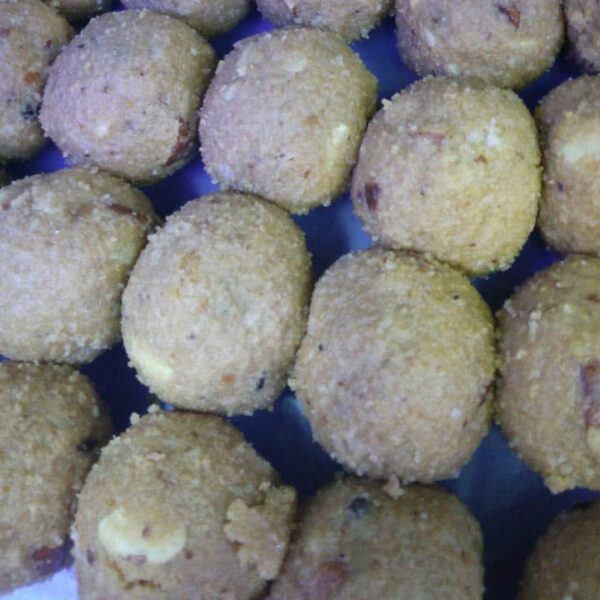 Gond Laddu